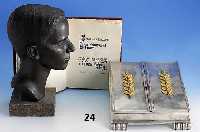 Schwere Silberlade, um 1935, zum JubilÄum der Firma bzw. des Inhabers, total Gew. ohne Urkundenbuch aber mit Ahorneinlage ca. 6190 g, Auftrag und ...