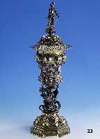 Deckelpokal, Frankfurt/M, Juwelier Hessen- berg um 1890/1900, 800er Silber, teilver- goldet, die Firma Hessenberg & Co. gehÖrte in der 2. H. des ...