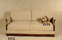Couch, deutsch, Seiten und Unterbau um 1850/ 60, Korpus Weichholz, Wangen Nußbaum massiv, Zarge Weichholz, Wurzelnußfurnier gespiegelt, Veluten- ...