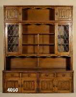 Vielzweck- bzw. BÜcherschrank, England, 50er Jahre, auf Rahmen gearbeitet, Korpus Weich- holz, Eiche massiv, 4 Schubladen, mittig Fach fÜr ...