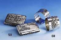 Konvolut 2 Zigarettenetuis, Frankreich um 1900, Silber, beide mit zeittyp., floralem Dekor, verbeult, Gebr.-Spuren, ca. 7.8 x 5.5 cm