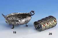 Sprengarmreif, Teke-Turkoman um 1900, Silber teilvergoldet, ziseliert, 4 Lanzetten besetzt mit jew. 3 Karneolen (1 besch.), massive Ausf., ca. ...