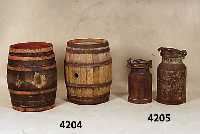 2 Milchkannen, deutsch, 50er Jahre, Patent- verschluß, korrodiert, Alters- und Gebrauchs- spuren, schÖne DekorationsstÜcke, H. ca. 49 bzw. 39 cm