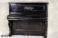 Klavier, deutsch, Fa. Nagel Heilbronn, um 1860 /65, Holz, schwarz gelackt, z.T. Louis-Philipp -Stil, aufgesetzte Leisten, z.T. auf Rahmen ...