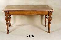 Tisch, deutsch, um 1880/90, Korpus Weich- holz, Nußbaum und Eiche massiv, Zarge und Platte Eichefurnier, Beine gedrechselt, in 5-facher ...