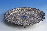 Anbietteller, Indien, Silber gepr., typ. Dekor, auf 4 FÜßen stehend, H ca. 2 cm, D ca. 27 cm, ca. 390 g