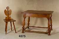 Bauerntisch, wohl Tirol/Hessen, sogenannter Jockeltisch, Eiche massiv, Eichefurnier, Fadenintarsien, sogenanntes Bandelwerk, Drech- selarbeit, ...