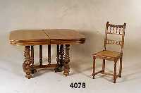 Tisch, Frankreich, um 1890/1900, ausziehbar, StÜtzteile und Beine in Balusterform, gerieft , in sich 7-fach reich gegliedert, Wangenteile ...