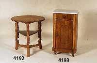 Tisch, deutsch, um 1935/40, Kiefer, Zierbel- kiefer, germanisierende Beine, Schnitzereien aus dem Vollholz, einfach, wuchtig, beschÄdigt , H. ca. ...