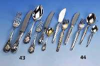 42-teiliges Besteck, BSF 800er Silber, deutsch, bestehend aus: 6 MenÜlÖffel, 6 M-messer, 5 M-gabeln, 6 Fischmesser und -ga- beln, 6 ...