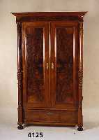 GrÜnderzeitschrank, deutsch, um 1890/1900, Korpus Weichholz, Inlets Wurzelnußfurnier doppelt gespiegelt, 3/4-SÄulen gedrechselt, z.T. auf ...