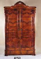 Kleiderschrank, norddeutsch, um 1890/1900, Korpus Weichholz, Pyramidenmahagonifurnier, 10-fach gespiegelt und aufgeklappt, leicht geschwungen, ...