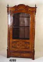 Vitrinenschrank, mitteldeutsch, um 1860, Korpus Weichholz, Wurzelnußfurnier gespiegelt, sogenannte BrezelfÜllungen, sehr lebhaftes Bild, ...