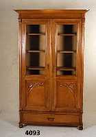 WÄscheschrank, deutsch, um 1900/10, Korpus Weichholz, Eiche, Mahgonifurnier, Inlets abstrakt floral aus dem Vollholz geschnitzt, Lisenen 5-fach ...