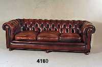3-sitzer Sofa, wohl England, 50er/60er Jahre, lose Kissen, RÜcken und Seiten genoppt und geheftet, rÖtlich-braunes Leder von guter QualitÄt, 1 ...