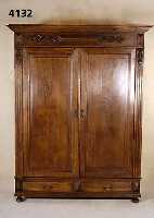 KLeiderschrank, deutsch, um 1900, Korpus Weichholz, Eiche und Buche, z.T. auf Rahmen gearbeitet, 3-fach getreppt, Inlets einfach getreppt, ...