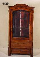 Schrank, mitteldeutsch, um 1840/50, Korpus Weichholz und Buche, z.T. auf Rahmen gearbei- tet, Pyramidenmahagonifurnier 4-fach gespie- gelt, ...
