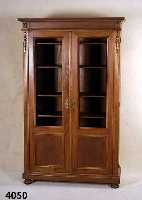 WÄscheschrank, deutsch, um 1890/1900, Korpus Weichholz, Nußbaum, Wurzelnußfurnier, Lisenen 4-fach gerillt, Leisten doppelt getreppt, original ...