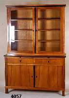 Aufsatzschrank, deutsch, um 1906/08, im Stil von 1810/20, klassizistisch, z.T. auf Rahmen gearbeitet, Korpus Weichholz/Eiche massiv, Kirschbaum ...