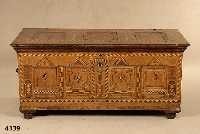 sogenannte Finkentruhe, deutsch/Marburger Raum , um 1780/1810, Korpus Weichholz und Eiche massiv, komplett auf Rahmen gearbeitet, Inlets mit Stern- ...