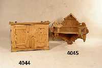 HÄngeschrank, deutsch, um 1900/10, z.T. auf Rahmen gearbeitet, Kiefer, Barockstil, origi- nal EinlegebÖden, ohne SchlÜssel, Gebrauchs- spuren, ...