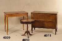 Trommeltisch, nach englischem Vorbild von 1890, klassizistisch, Korpus Buche, z.T. auf Mahagoni gebeizt, Lederbespannung, geprÄgt, FÜße mit ...