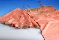 2-teiliges Seiden-Dessous, Paris 50er Jahre, orig.- Spitze, PAULE GARET, best. aus: Unterkleid und French Knickers, Handarbeit, lachsfarb. Seide ...
