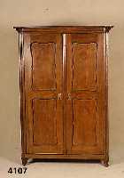 Schrank, deutsch, um 1870, Eiche massiv, zweitÜrig, geteilte bewegt ausgeschnittene TÜrfÜllungen, Alters- und Gebrauchsspuren, ca. 178x126x55 cm