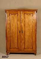 Schrank, deutsch, um 1870, Esche massiv, zweitÜrig, zerlegbar, 1 RÜckwandbrett fehlt, Alters- und Gebrauchsspuren, ohne SchlÜssel, ca. ...