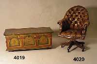 Linnentruhe, deutsch, um 1850/60, Weichholz, Biermalerei bzw. bunte Bemalung, Vorderfront kasettiert, mit BÖgen, Kanten doppelt getreppt , Malerei ...