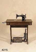 NÄhmaschine, deutsch/Kaiserslautern, um 1927, Hersteller Fa. Pfaff, Modell 103, Gestell Eiche massiv, im Stil von 1910, sogenannte ...