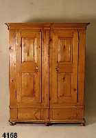 Spaltschrank, deutsch, um 1830, Kiefer massiv, z.T. auf Rahmen gearbeitet, Schlagleis te 3-fach gerieft, Inlets doppelt getreppt, Inlets sekundÄr, ...