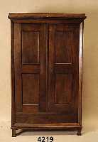 SpÄtbiedermeierschrank, mitteldeutsch, um 1860 , RÜster massiv, Front auf Rahmen gearbeitet , leicht schwundrissig, leicht verzogen, 4 Inlets, ...