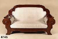 2-sitzer Sofa, nordisch, um 1920, Korpus Weichholz, Mahagoni massiv, Mahagonifurnier, Flachschnitzerei aus dem Vollholz, abstrakt floral, sparsame ...