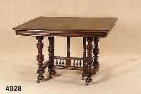 Ausziehtisch, Frankreich/Lyon, um 1890, Korpus Weichholz, Eiche massiv, Gestell reiche Drechselarbeit, balusterfÖrmig, Wangen ver- bunden, ...