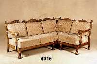 Ecksofa, deutsch, um 1960/65, Gestell Nuß- baum massiv, reich geschwungen, geschnitzt, Akanthusblattverzierung und Rocaillen, Tatzen- fÜße, ...