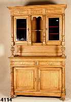 Aufsatzbuffet, wohl deutsch, um 1880/90, Eiche massiv, Vitrinenaufsatz, kassettiert, 6 VollsÄulen, leichte Gebrauchsspuren, zeitlos elegant, ca. ...