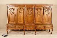 Salonschrank, deutsch, Eiche massiv, mit reicher Rocaillenschnitzerei, Mittelteil leicht hervorstehend, 5 SchubfÄcher, dezent geschweifte Beine, ...