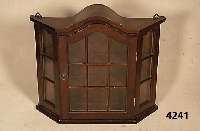 HÄngevitrine, deutsch, nach altem Vorbild, Barockstil, Fenster mit aufgelegter Verspros- sung, leichte Gebrauchsspuren, schÖnes heiter- es ...
