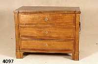 Truhenkommode, deutsch, um 1900, Eiche und Kirschbaum massiv, 3 Schubladen, 2 davon blind , original Schloß und SchlÜssel, Griffe wohl sekundÄr, ...