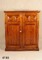 Vielzweckschrank, deutsch, Weichholz, kassettiert, 4 eingel. Kassetten, originelle Inneneinrichtung, leichte Gebrauchsspuren, vielfach verwendbar, ...