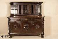Schrank, deutsch, um 1910, Eiche massiv, Eichefurnier, Oberteil verglast, Medaillon- schnitzerei, leichte FurnierschÄden, leichte ...