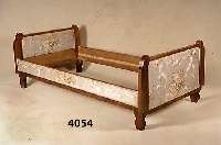 Bett im Biedermeierstil, deutsch, 30er Jahre, unter Verwendung alter Teile (1845/55), Weichholz, Wurzelnußfurnier, Betten umgestylt mit ...