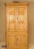 Eckschrank, nach mitteldeutschem Vorbild von 1830/40, klassizistischer Einschlag, neu gestaltet, Weichholz, z.T. auf Rahmen gearbei- tet, gute ...