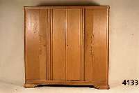 Kleiderschrank, deutsch, um 1930/32, Korpus Weichholz/Hartholz, Eichefurnier, schÖnes Bild , aufgesetzte Schnitzereien aus dem Vollholz, ...