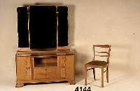 Spiegelkommode, deutsch, um 1930/32, Korpus Weichholz/Hartholz, Eichefurnier, aufgesetzet Schnitzereien aus dem Vollholz, rhytmische Gliederung ...