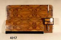 ArtDeco-Bett, Frankreich, um 1920, kauka- sische Wurzelnuß furniert, z.T. schwarz abge- setzt, mit integriertem Nachtschrank und Leselicht, ...