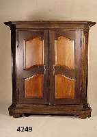 SpÄtbarockschrank, sÜdwestdeutsch, um 1780/ 1810, komplett auf Rahmen gearbeitet, Schnitzerei aus dem Vollholz, Inlets Kirsch- baum massiv, ...