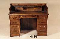 Rollschreibtisch, deutsch, um 1910, Jugend- stil, Korpus Weichholz, Hartholz, z.T. auf Rahmen gearbeitet, Trage- und Arbeitsteile Eiche massiv, ...