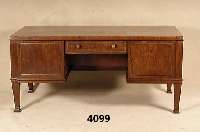 Schreibtisch, deutsch, um 1910, Korpus Weichholz, Eiche und Buche massiv, Palisander- bzw. kaukasisch Nußbaumfurnier, z.T. gespie- gelt, im ...